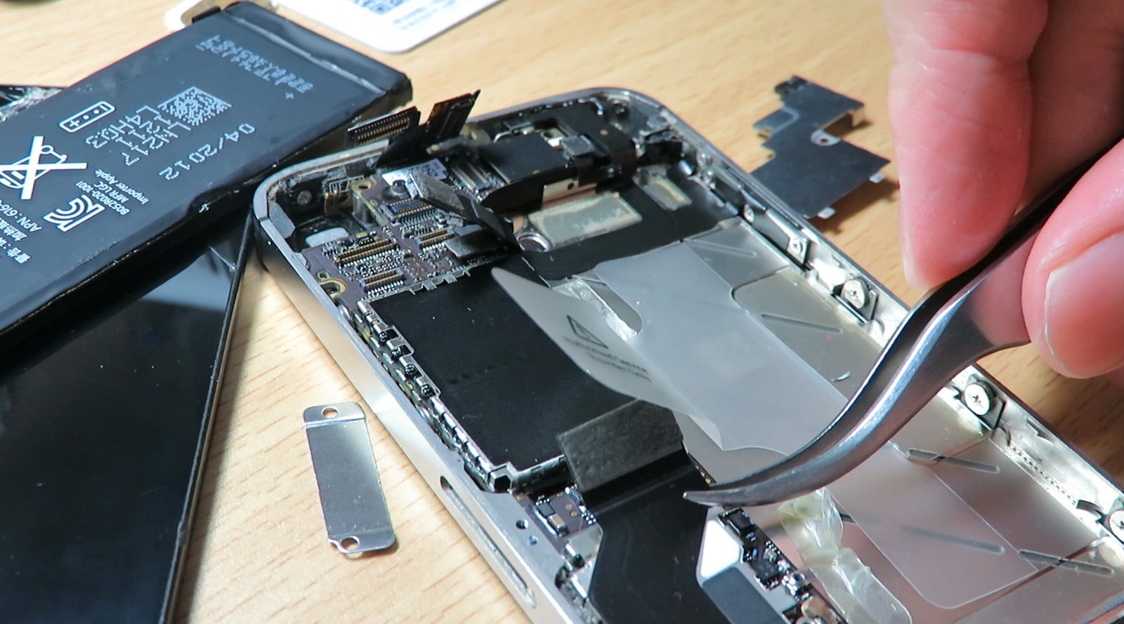 iPhone4sをニコイチ修理してみた【ジャンク修理】 | たきれんの